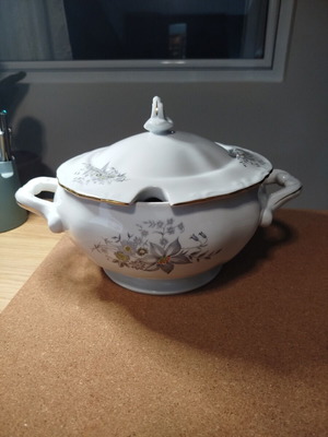 Porcelain soup tureen used, height 20 cm, width 33 cm