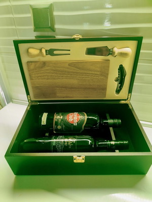 Wooden wine box used with accessories and suede lining
