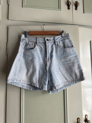 Pull & Bear denim shorts like new, size M, blue