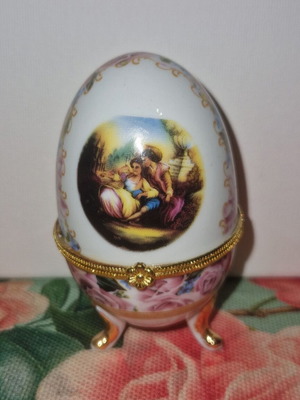 Limoge Porcelain decorative egg like new
