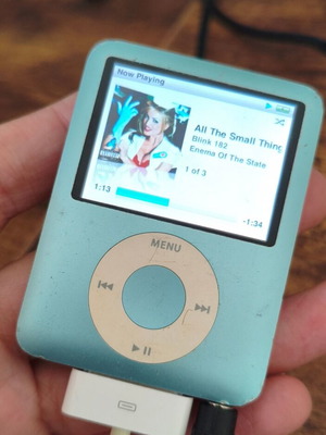 iPod Nano 3rd Generation 8GB blue used with charger