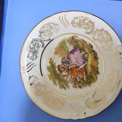 Porcelain plates like new, set of 6, painted with gold details