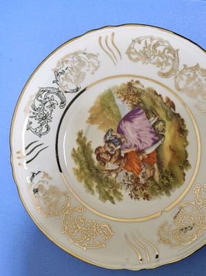 Porcelain plates like new, set of 6, painted with gold details