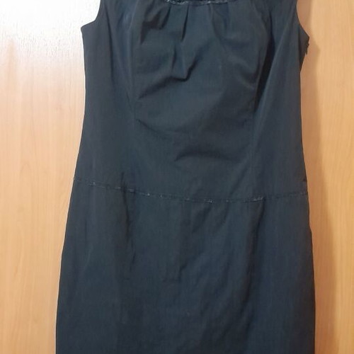VS black sleeveless dress with round neckline and pleats, size 50