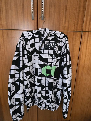 Kanabeach jacket used, size L, with cigarette burn