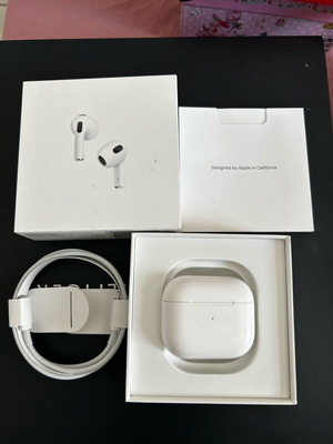 Apple AirPods 3 като нови с кутия и неизползвано зарядно