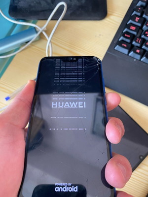 Huawei P20 Lite 64GB σαν καινούργιο, σπασμένη οθόνη για ανταλλακτικά