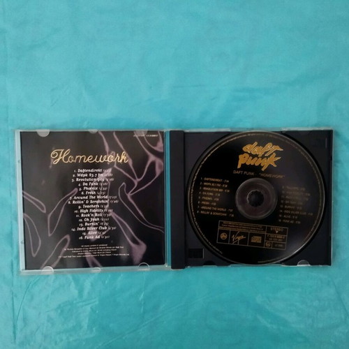 Blue Pearl Naked in the Rain '98 and Daft Punk Homework CD like new, electronic