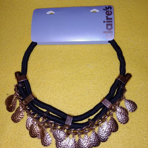 Claire's necklace new with metal details
