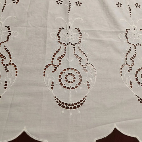 Cutwork curtain 140x120 like new