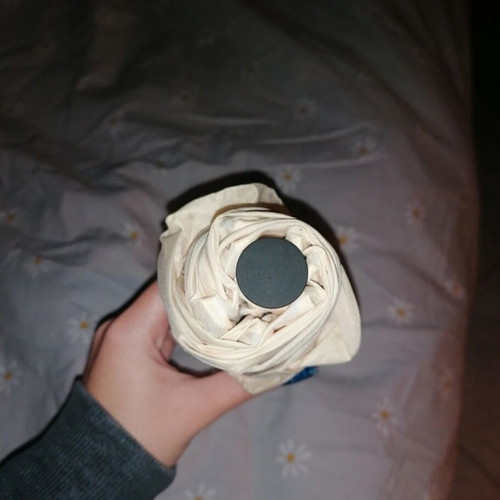 Beige umbrella like new with wooden handle and case