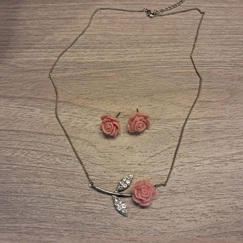 Necklace set with rose earrings pink like new and second necklace gift