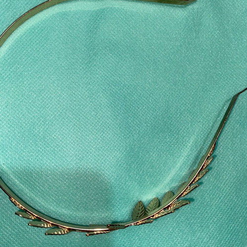 Women's hairband used, gold color