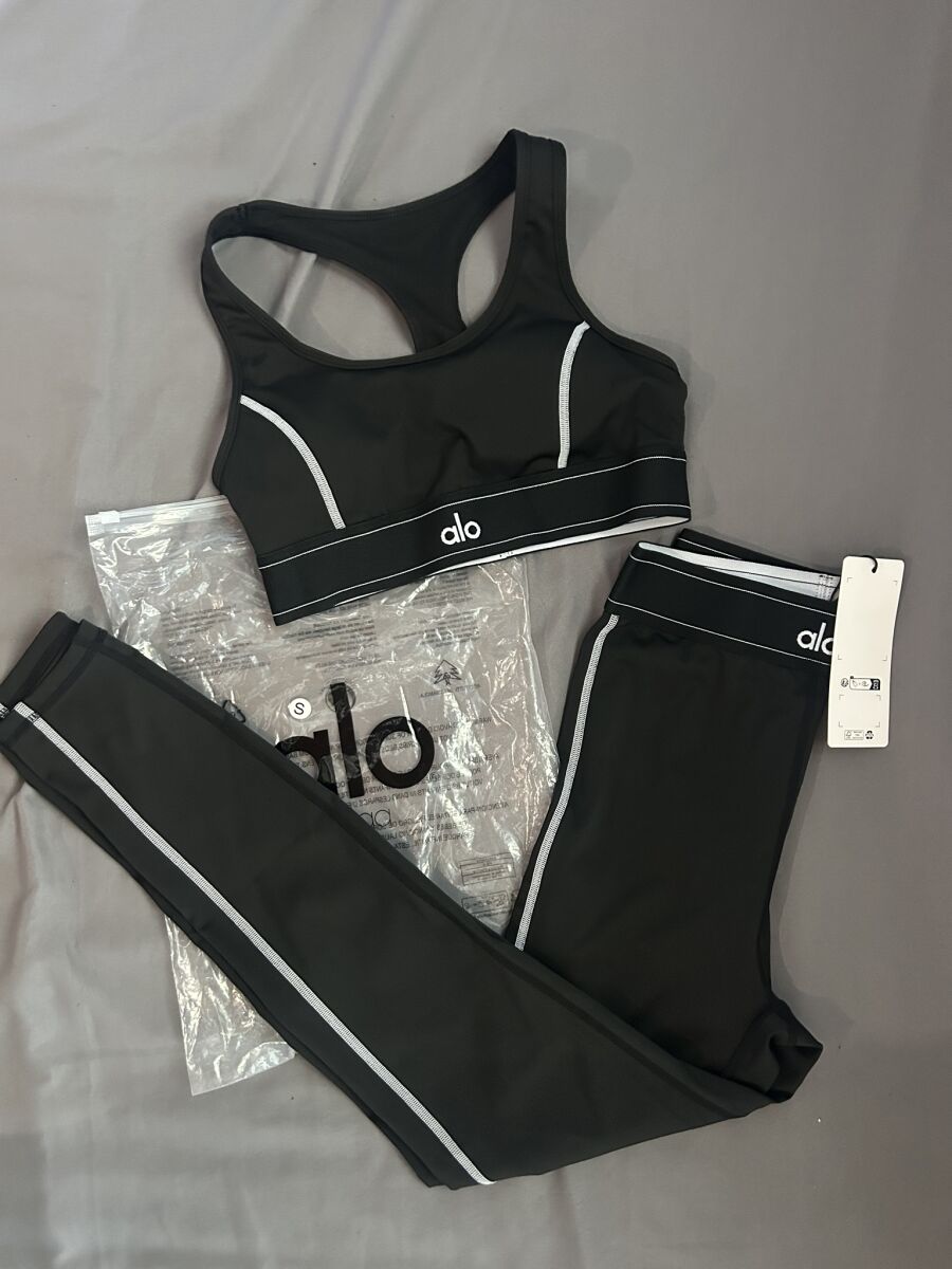 Alo Yoga Set new, size Small, black and… - € 40,00 - Vendora.cy