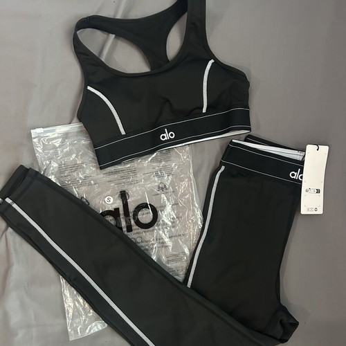 Alo Yoga Set new, size Small, black and white