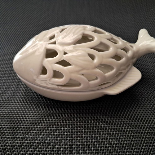 May Fair porcelain fish for scented bath salts new