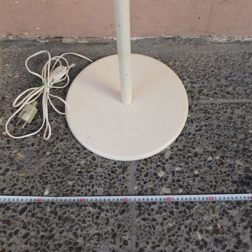 Vintage floor lamp single light like new, metal