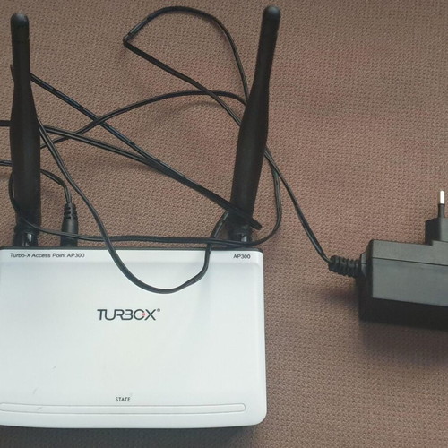 Turbo-X Access Point AP300 like new, 300Mbps WiFi repeater