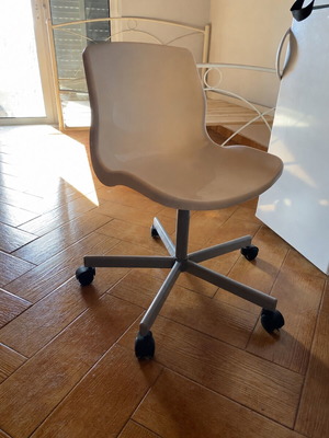 IKEA SNILLE καρέκλα γραφείου σαν καινούργιο με ροδάκια και σταθερό ύψος