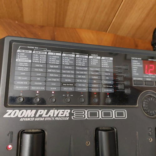 Zoom Player 3000 multi-effects pedal for electric guitar and bass like new