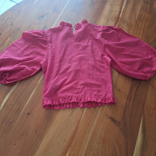 Divided H&M Smocked Crop Top burgundy like new with puff sleeves, Small