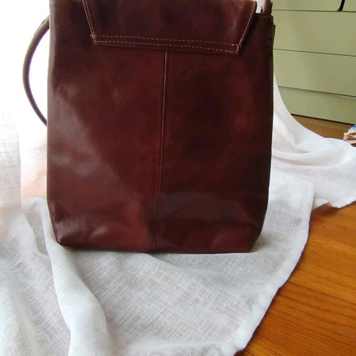 Brown shoulder bag made of genuine leather like new