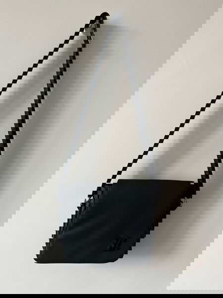 Louis Vuitton μαύρη τσάντα