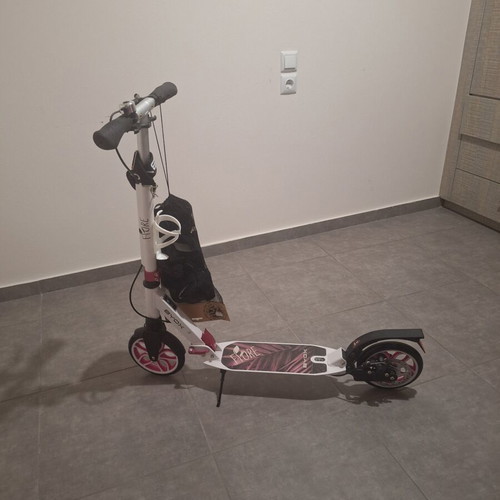 Byox children's scooter with knee pads new
