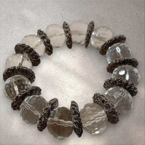 Women's bracelet like new with transparent stones and silver color