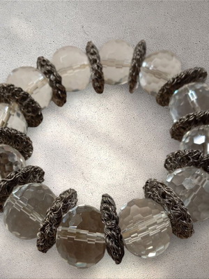 Women's bracelet like new with transparent stones and silver color