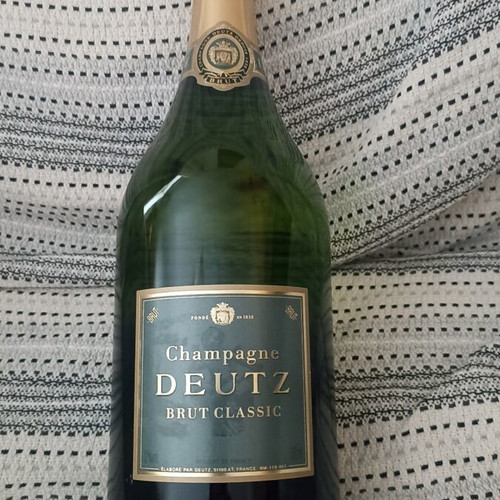 Champagne Deutz Brut Classic 750ml brand new, sealed bottle