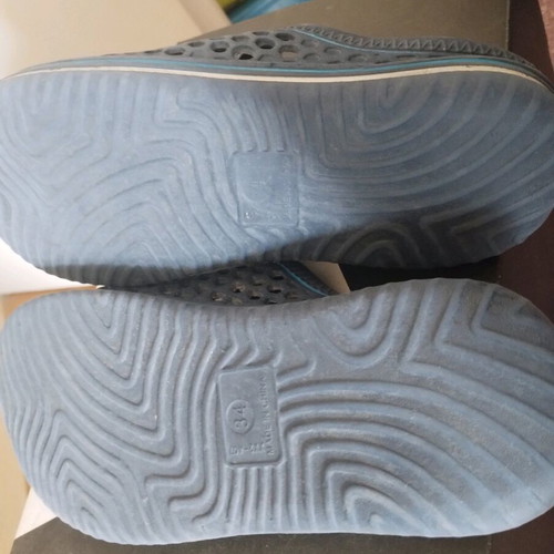 Flip-flops size 34 used, blue color