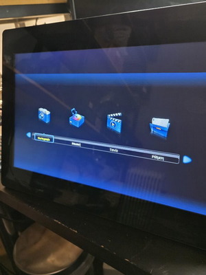 Ψηφιακή κορνίζα Braun Digiframe 1870 18.5" σαν καινούργιο με HDMI USB SD Card Reader