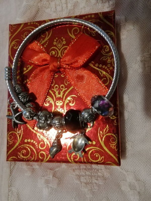 Bracelet with charms new, silver