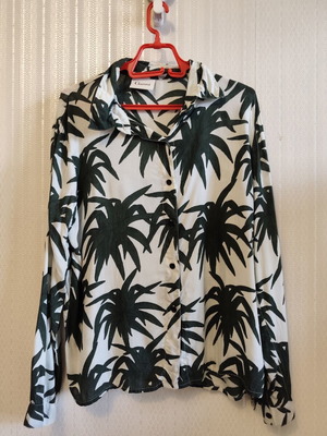 Canni shirt like new, palm print, size L