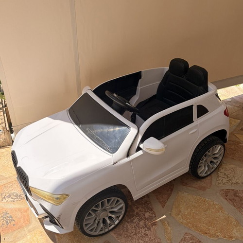 BMW Electric Ride-On Car like new with remote control and charger