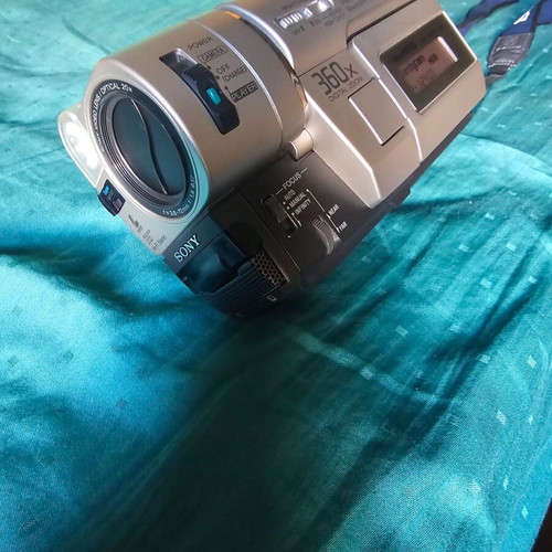 Sony Handycam 360x Vision Hi8 CCD-TRV87E camcorder