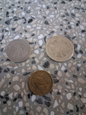 Σετ νομισμάτων με ελληνικές 2 δραχμές, νόμισμα του 1973 και μετάλλιο Belgian National Tokens 2019