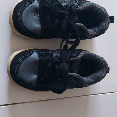 Children's shoes used, size 9, black and gray