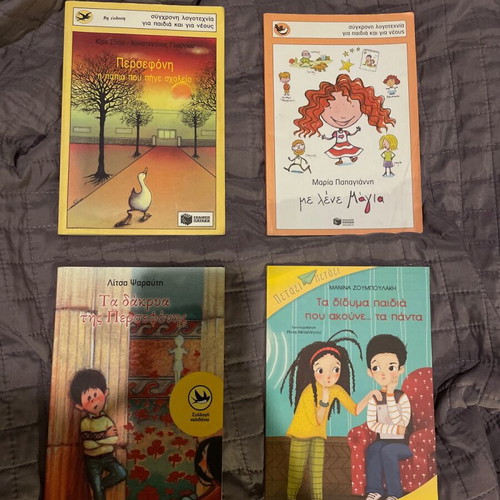 Children's books 4 in like new condition