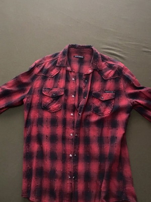 Black Island plaid shirt size M like new, red and black