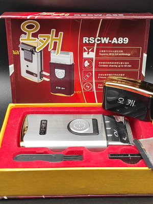 Electric Rechargeable Portable Travel Shaver like new with box