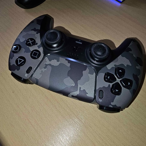 Assassin's Creed Shadows and Sony Dualsense V2 PS5 camouflage new