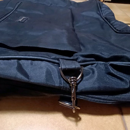 Suit bag like new, black, with zippers and detachable hanger