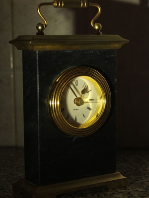 Bombay Company table clock like new, black marble and brass
