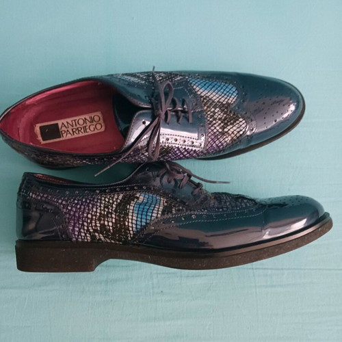 Patent Spanish shoes like new, size 41, blue