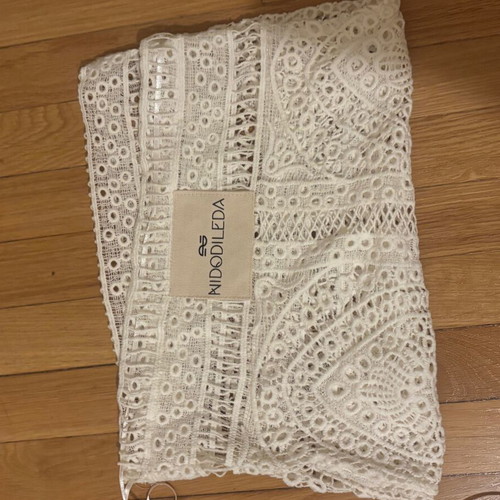 NidoDileda top with open back, yellow and white