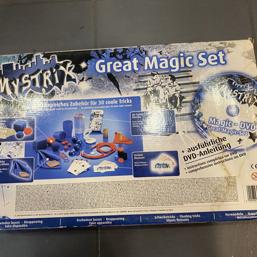Mystrix Great Magic Set like new with 30 tricks and DVD
