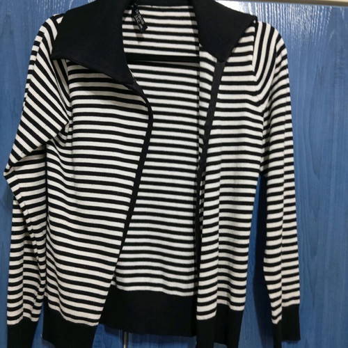 Acme women's cardigan like new, zip-up with turtleneck, black and white