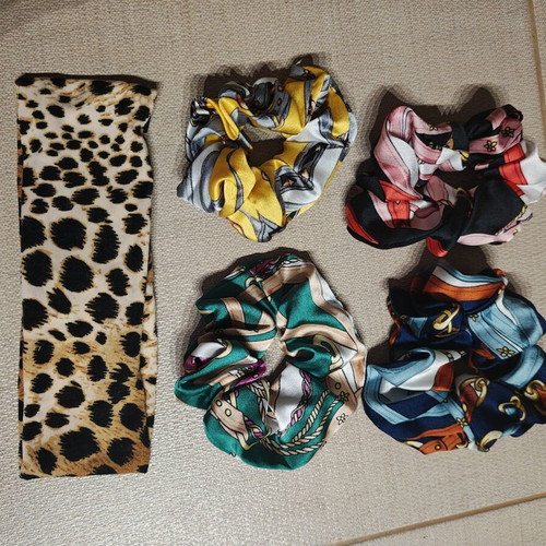 Hair accessories set with 4 colorful scrunchies and 1 leopard headband